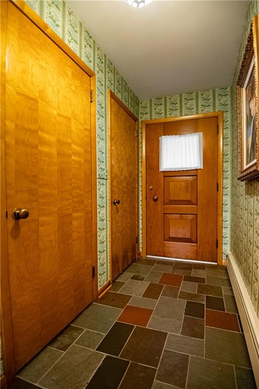 519 North Hermitage Road Hermitage, PA 16148 - Photo 7 of 38 a bathroom with a shower and a window