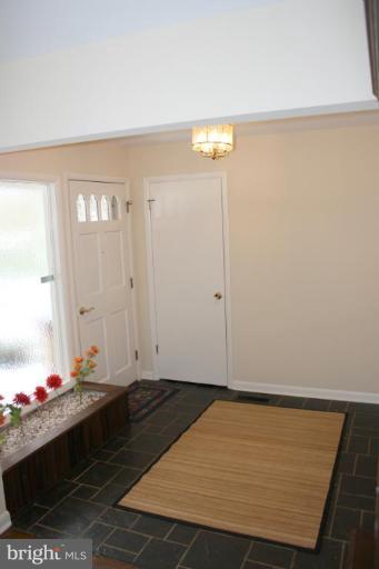 1701 Red Oak Circle Reston, VA 20190 - Photo 15 of 17 Entrance / Foyer