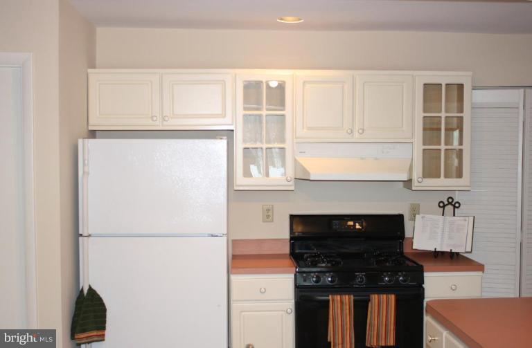 1701 Red Oak Circle Reston, VA 20190 - Photo 6 of 17 Kitchen #3