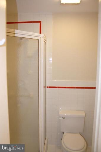 1701 Red Oak Circle Reston, VA 20190 - Photo 10 of 17 Master Bath
