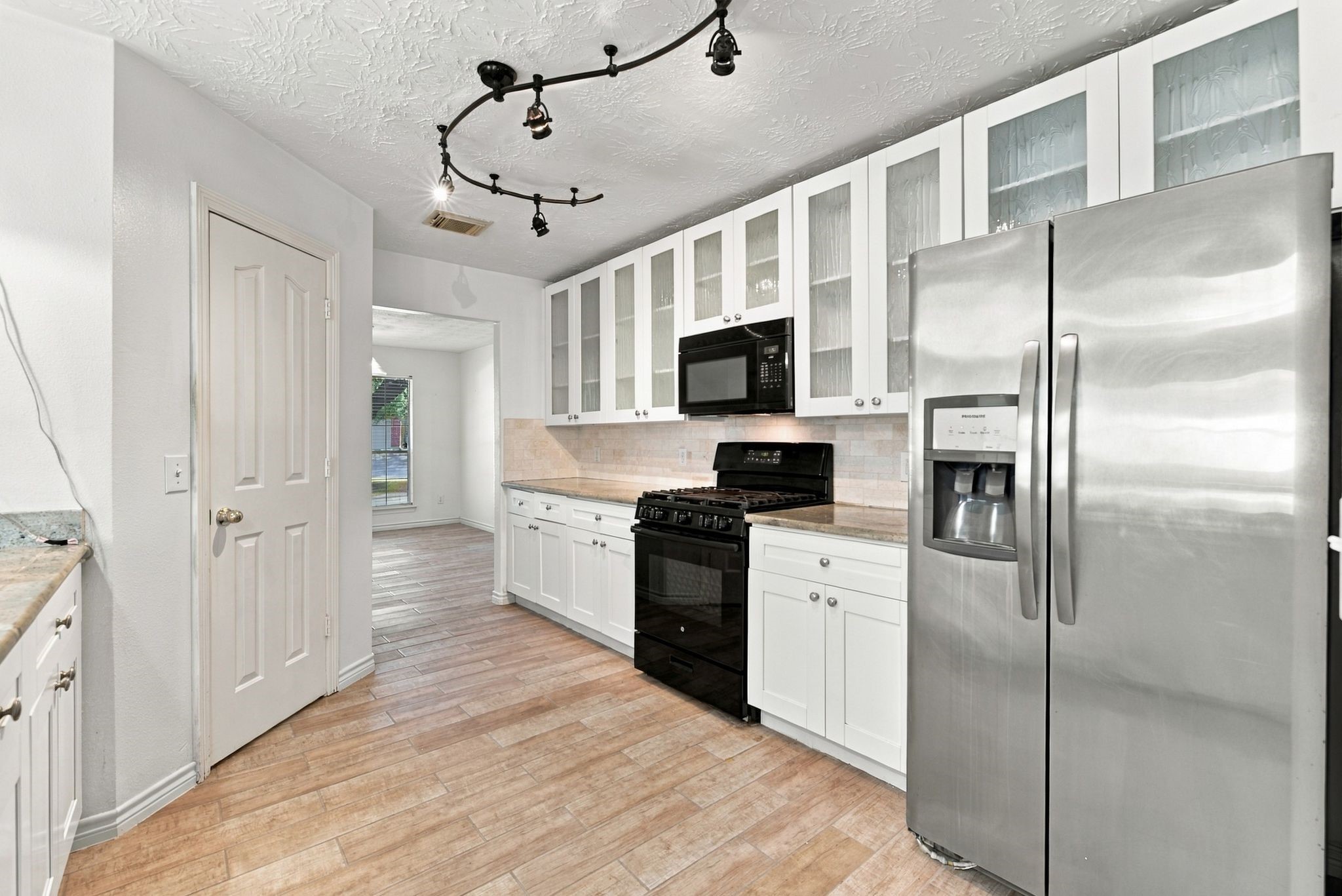24007 Floragate Drive Spring, TX 77373 - Photo 11 of 45 Gallery Image 11