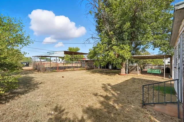 a view of a yard with a tree
