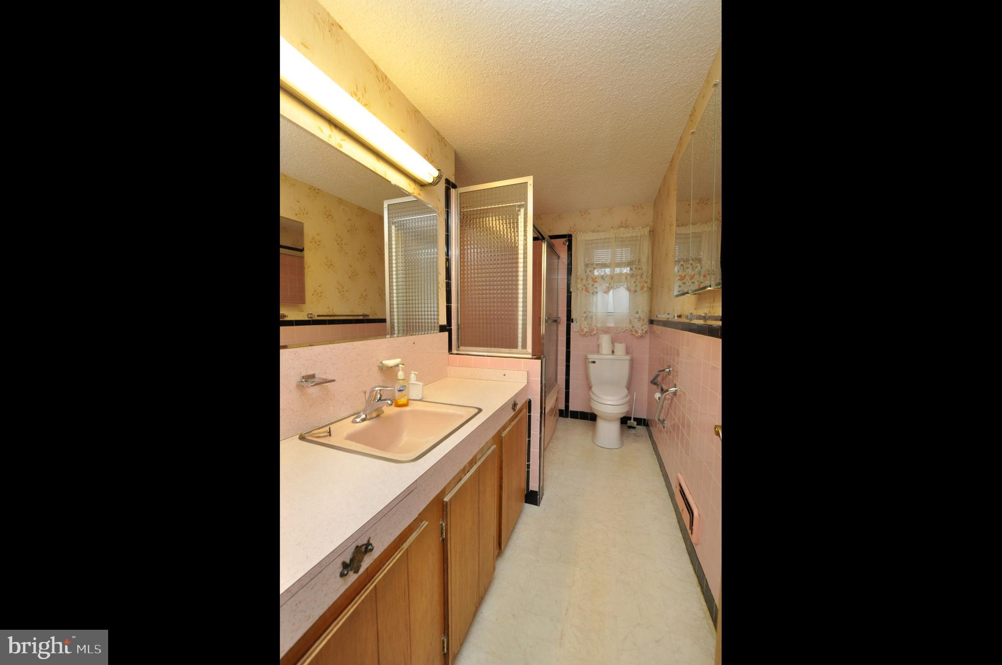 218 Downing Road Somerdale, NJ 08083 - Photo 12 of 28 MAIN FLOOR FULL BATHROOM