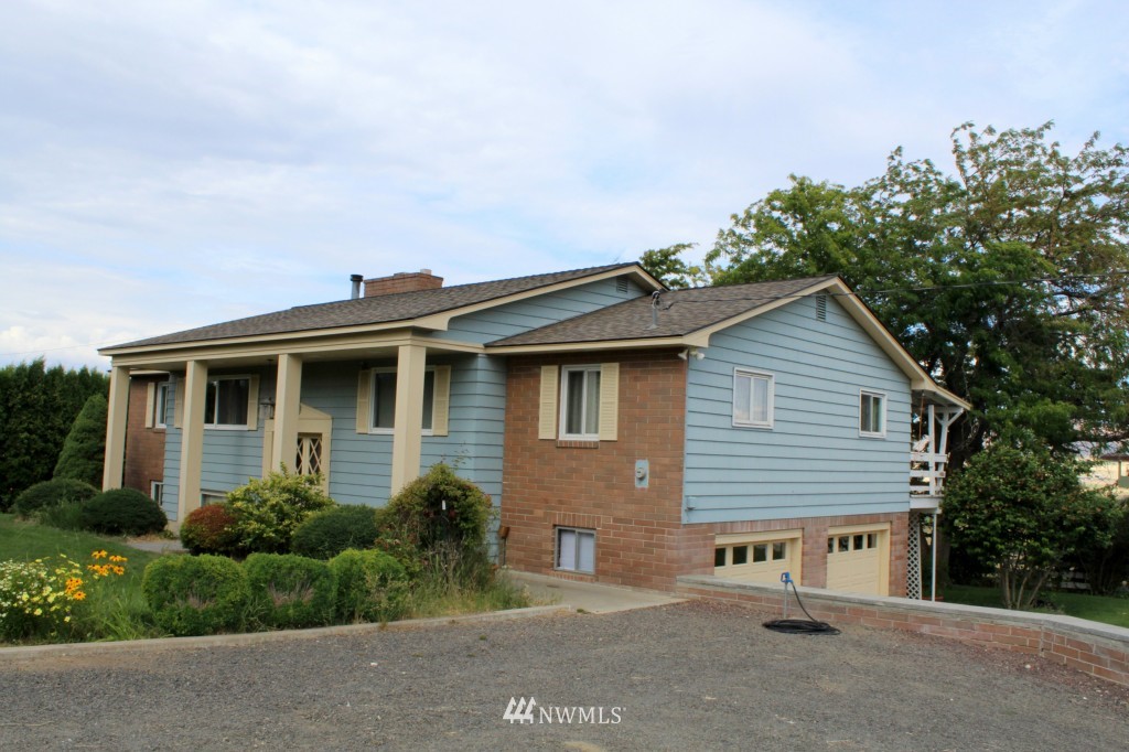 1840 Lawrence Road Ellensburg, WA 98926 - Photo 1 of 24 Gallery Image 1