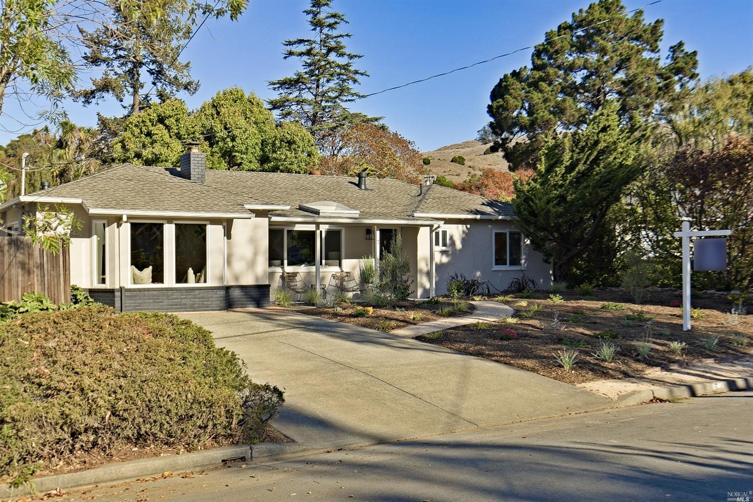 7 Juno Road Tiburon, CA 94920 - Photo 1 of 1 front view of a house