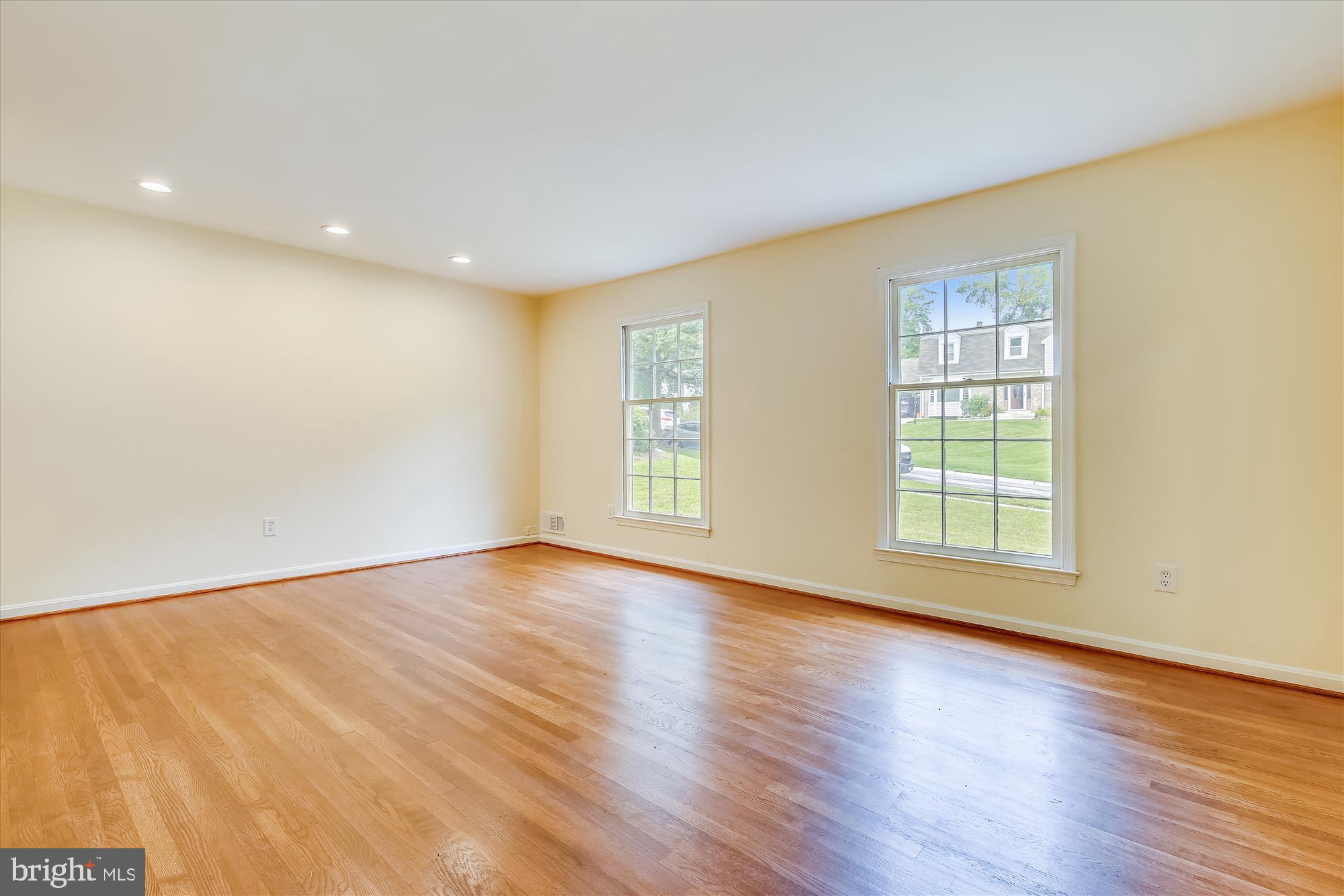 1704 Billman Lane Silver Spring, MD 20902 - Photo 5 of 30 Living Room