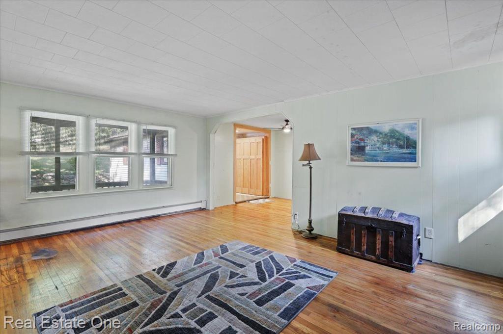 936 Ridge Road Lake Orion, MI 48362 - Photo 14 of 32