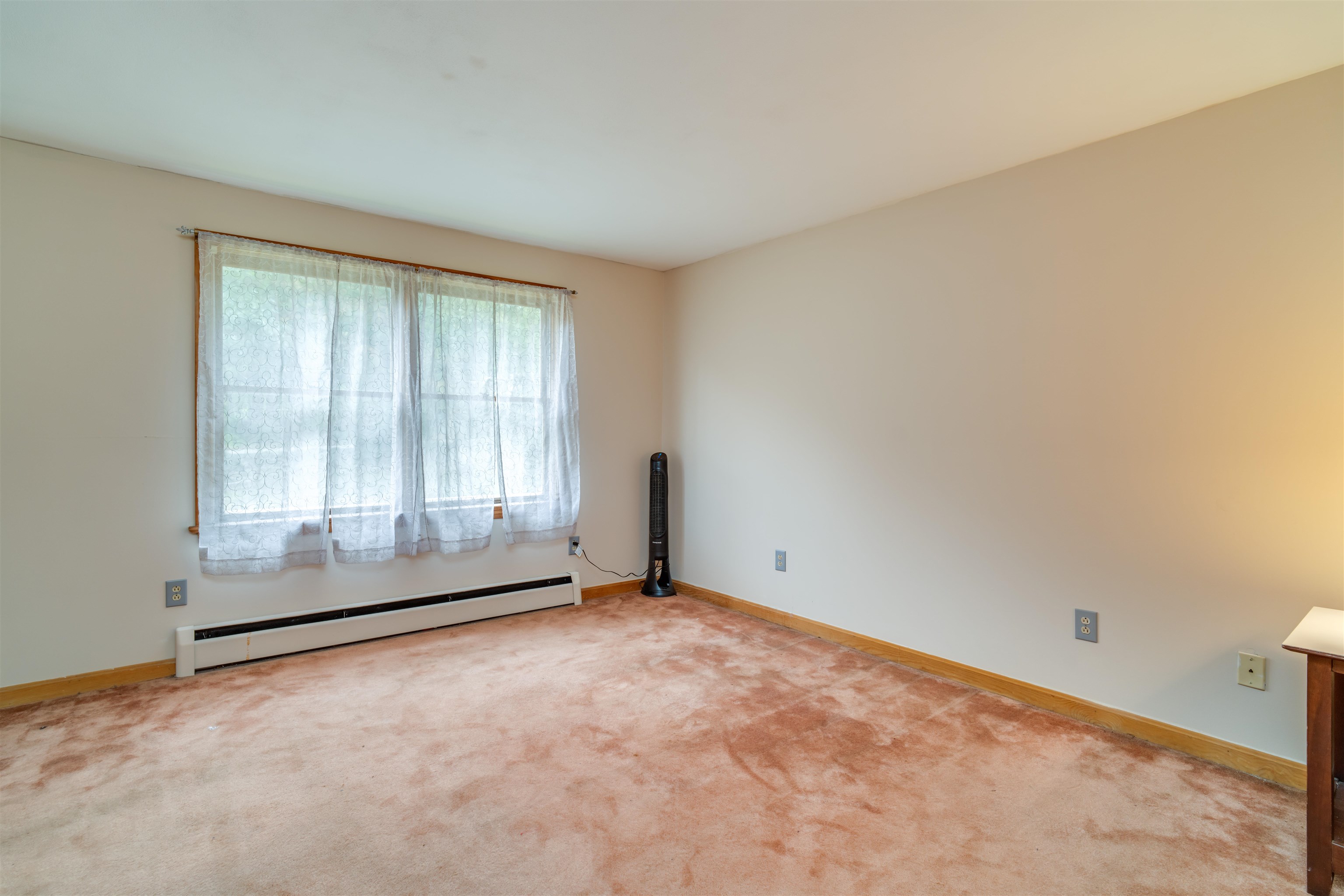56 Estes Road Rochester, NH 03839 - Photo 8 of 31