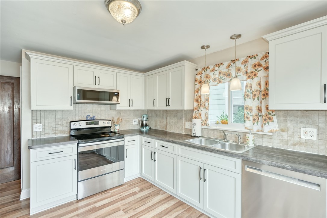 84 Falstaff Road Irondequoit, NY 14609 - Photo 4 of 48