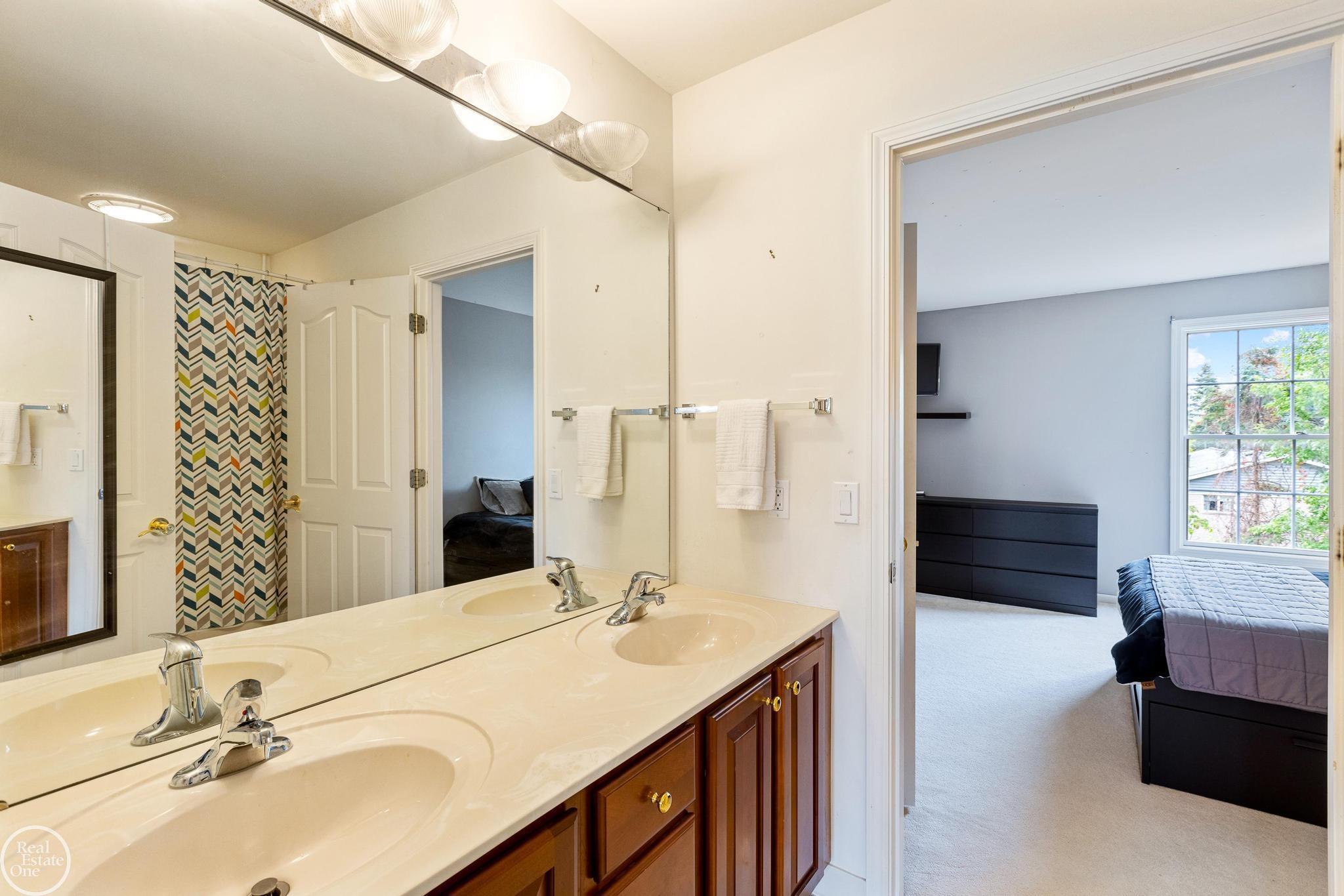 2457 Andover Boulevard Rochester, MI 48306 - Photo 26 of 74 50127734-25.JPG