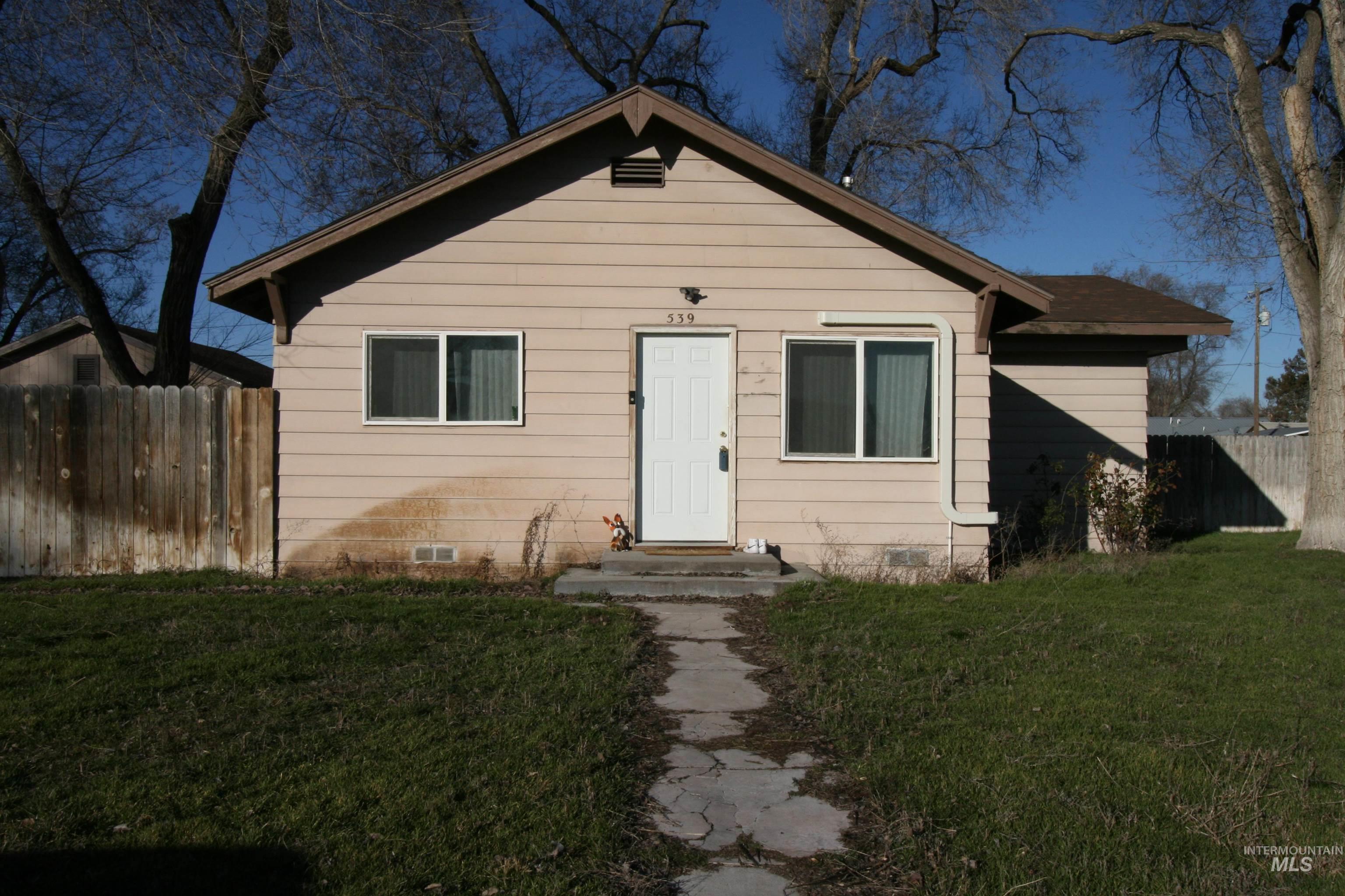 Bungalow-style home with crawl space