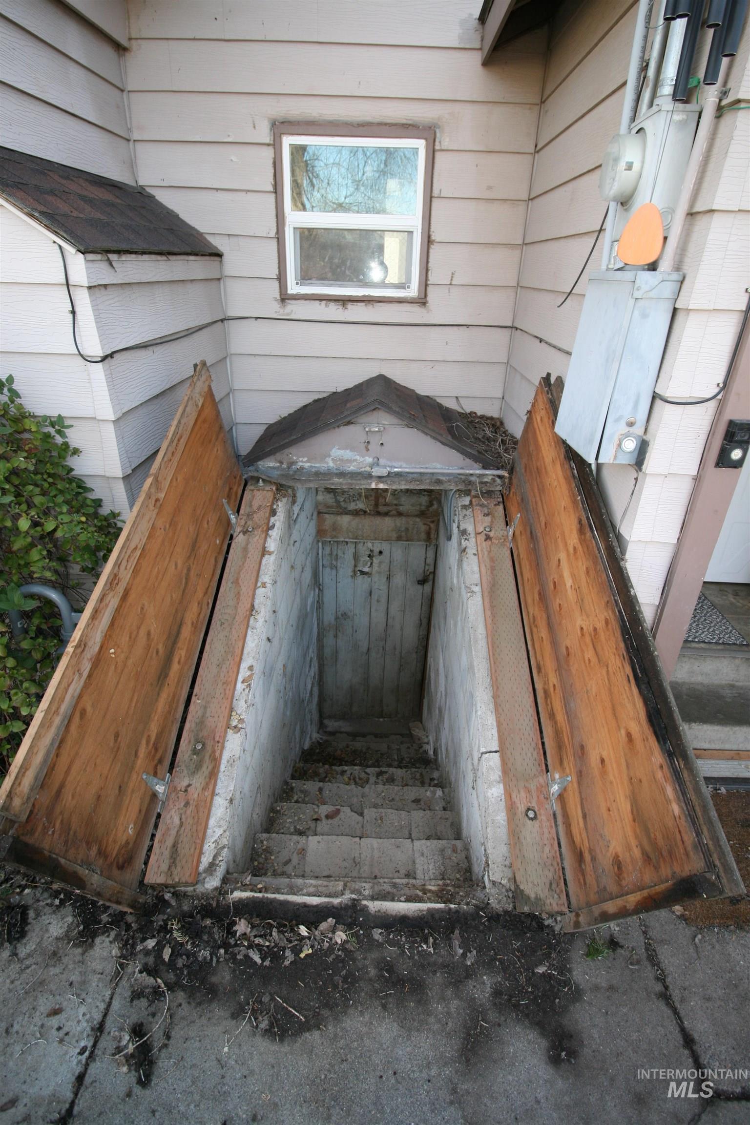 539 North 2nd Street Nyssa, OR 97913 - Photo 18 of 18 Exterior view of a bulkhead entry and electric meter