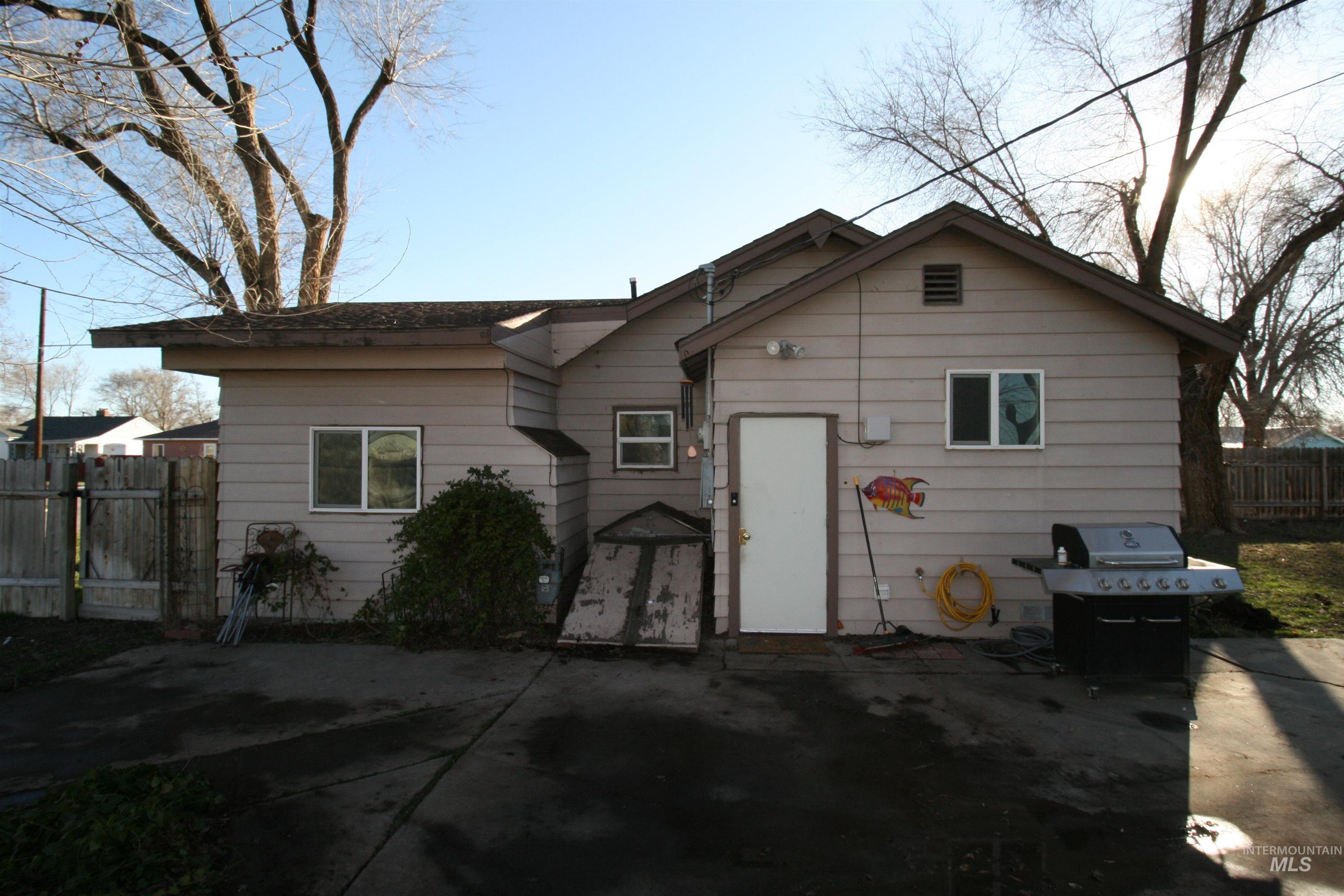 539 North 2nd Street Nyssa, OR 97913 - Photo 2 of 18 View of front of house featuring a patio area