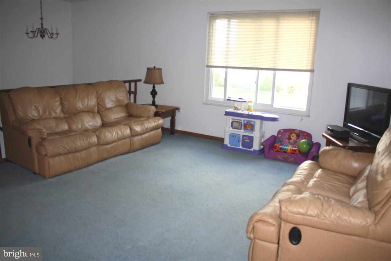 2720 Colonial Road Harrisburg, PA 17112 - Photo 4 of 24 Gallery Image 4