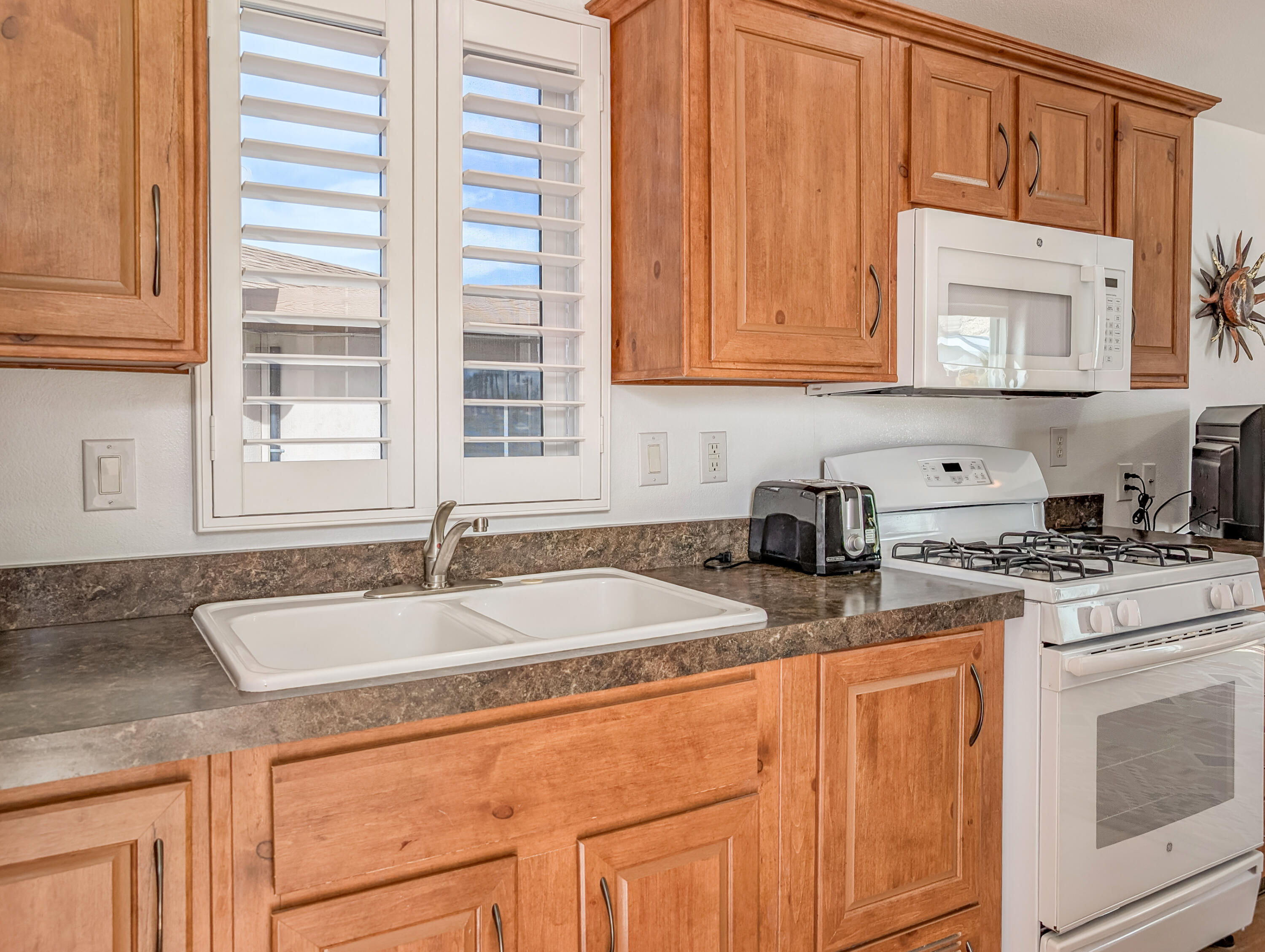 70200 Dillon Road, Unit 2 Desert Hot Springs, CA 92241 - Photo 13 of 24 010