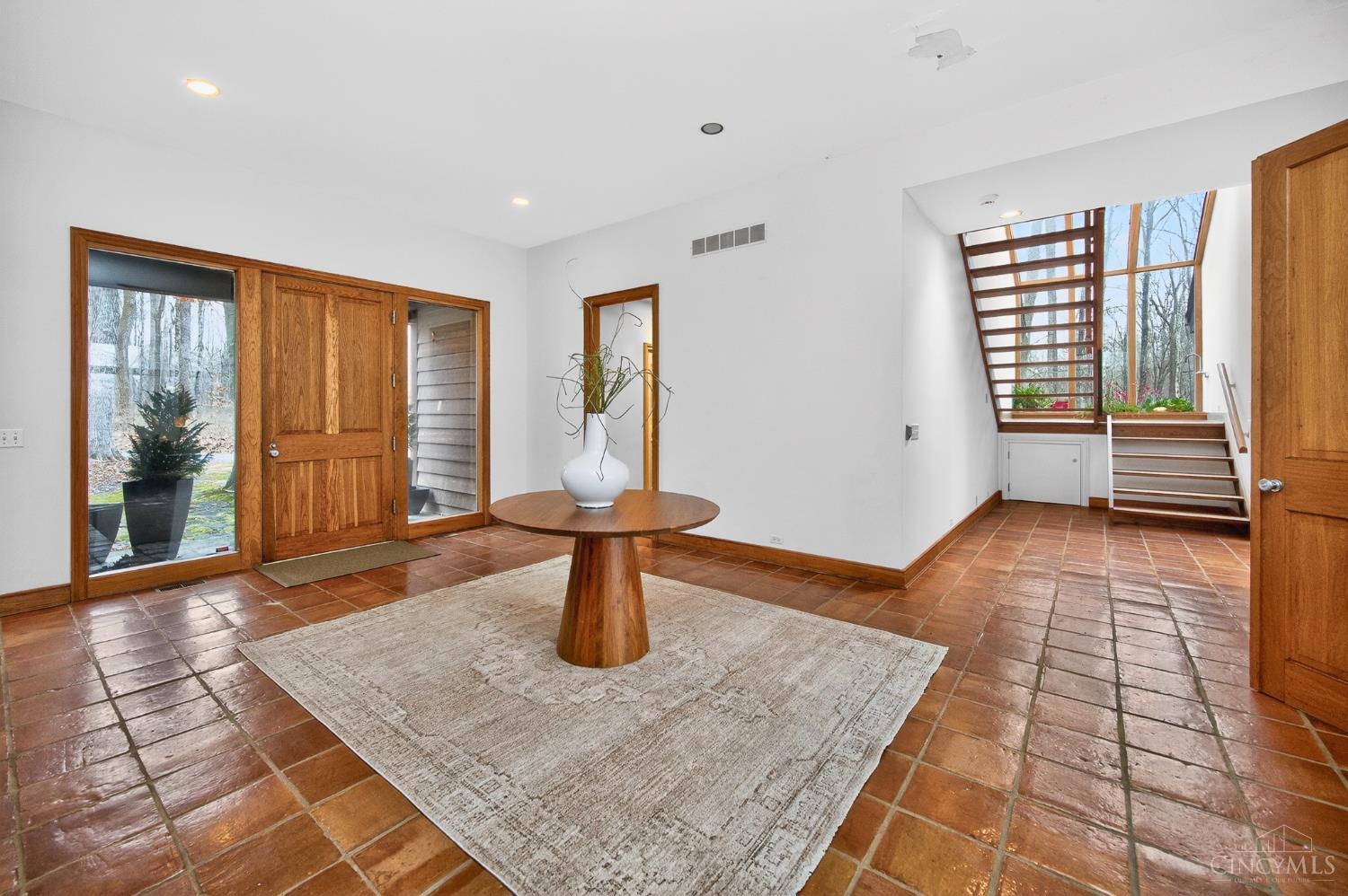 8905 Hopewell Road Cincinnati, OH 45242 - Photo 6 of 51