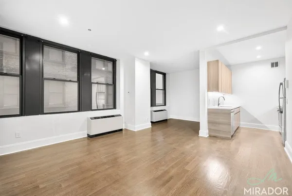 $4,100 | 15 Park Row, Unit 11K | Financial District