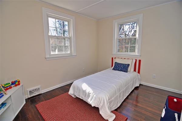 4 Blackhawk Road Billerica, MA 01821 - Photo 12 of 18