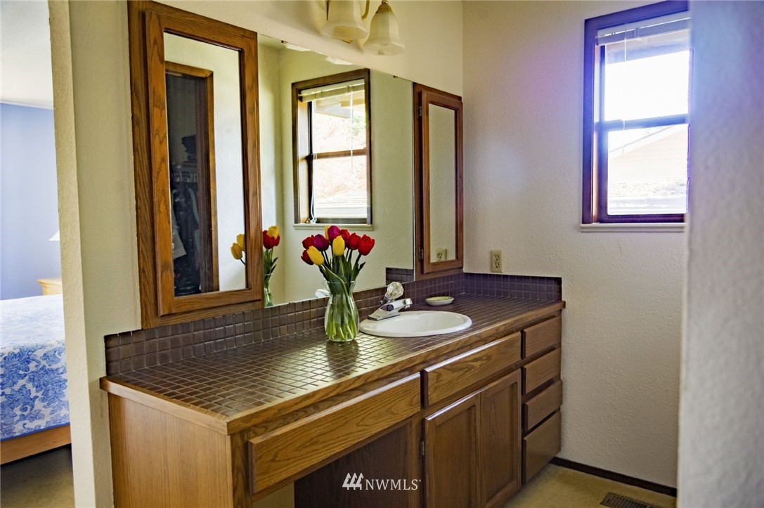 15102 Southeast 138th Place Renton, WA 98059 - Photo 15 of 25 Gallery Image 15
