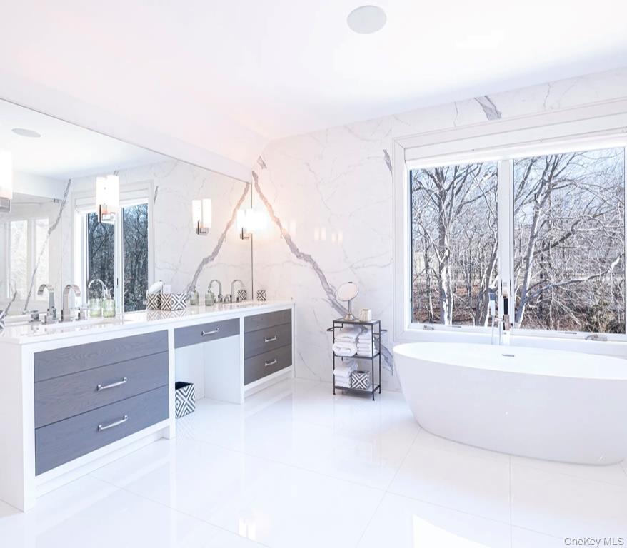 320 Circle Road Muttontown, NY 11791 - Photo 10 of 17