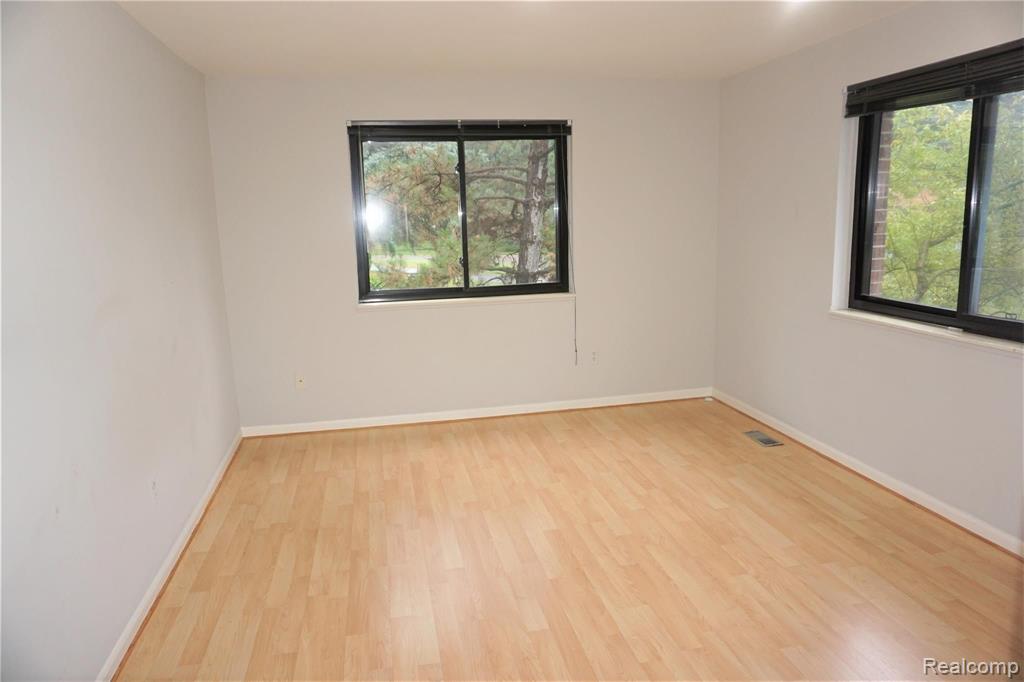 2218 Rhine Road West Bloomfield, MI 48323 - Photo 20 of 39