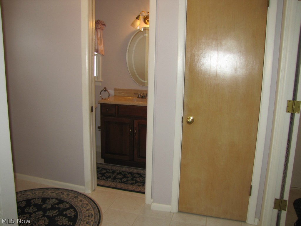 5712 Faraday Road Cleveland, OH 44124 - Photo 9 of 22