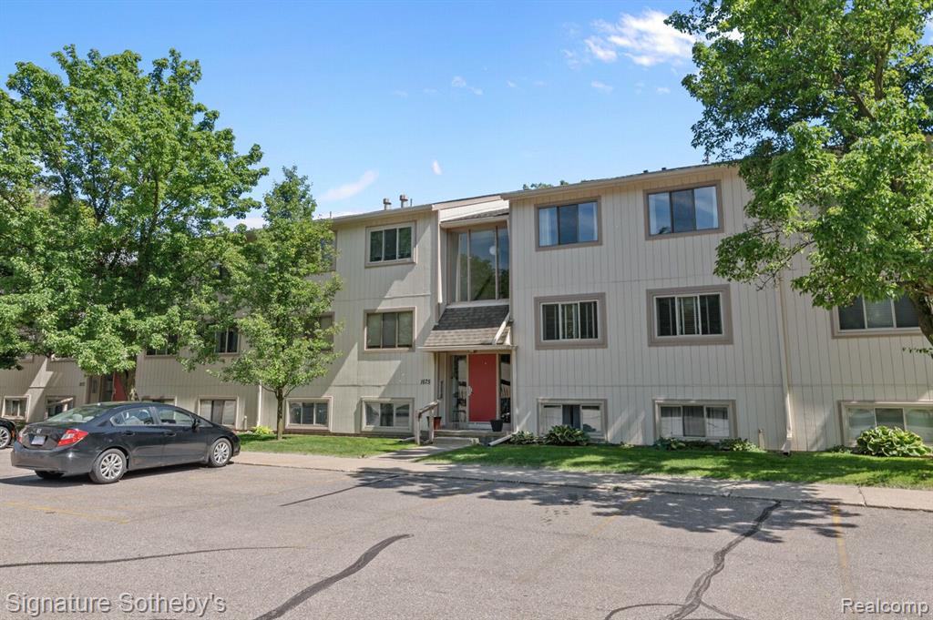 1675 Riverside Drive, Unit 12 Rochester Hills, MI 48309 - Photo 2 of 29
