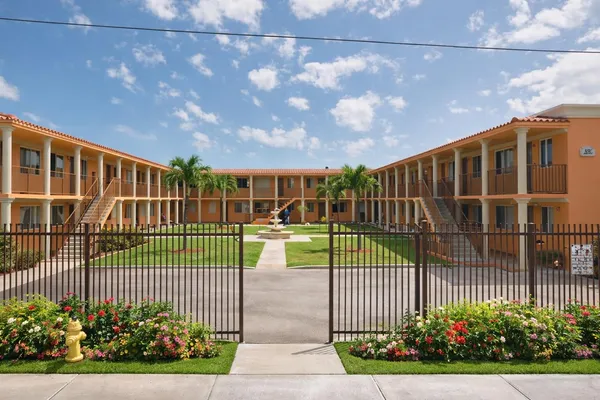 $1,700 | 420 Northwest 10th Street, Unit 15, Miami, FL 33136