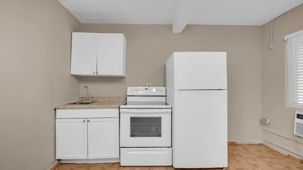 $1,700 | 420 Northwest 10th Street, Unit 15, Miami, FL 33136