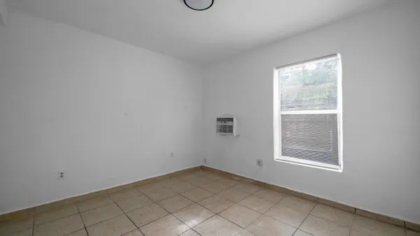 $1,700 | 420 Northwest 10th Street, Unit 15, Miami, FL 33136