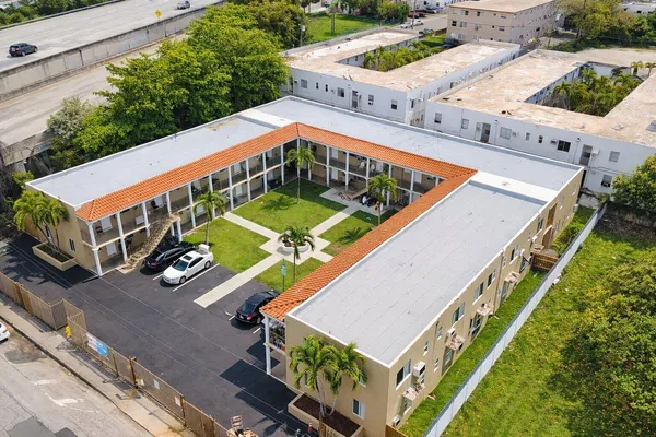 $1,700 | 420 Northwest 10th Street, Unit 15, Miami, FL 33136