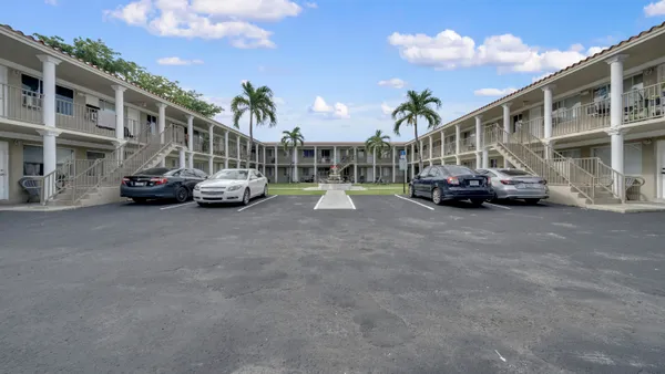 $1,700 | 420 Northwest 10th Street, Unit 15, Miami, FL 33136