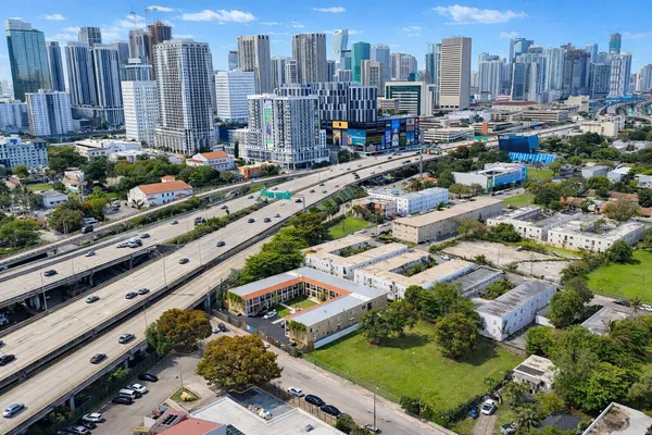 $1,700 | 420 Northwest 10th Street, Unit 15, Miami, FL 33136