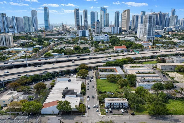 $1,700 | 420 Northwest 10th Street, Unit 15, Miami, FL 33136