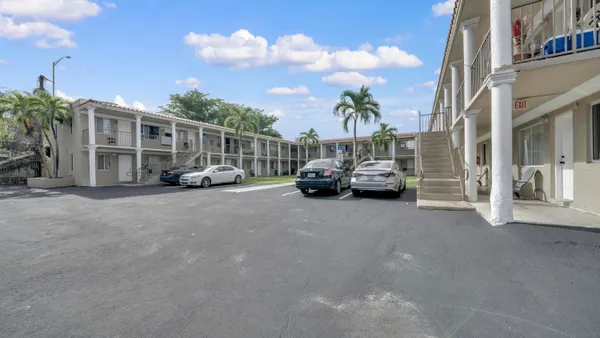 $1,700 | 420 Northwest 10th Street, Unit 15, Miami, FL 33136