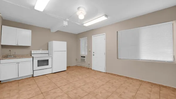 $1,700 | 420 Northwest 10th Street, Unit 15, Miami, FL 33136