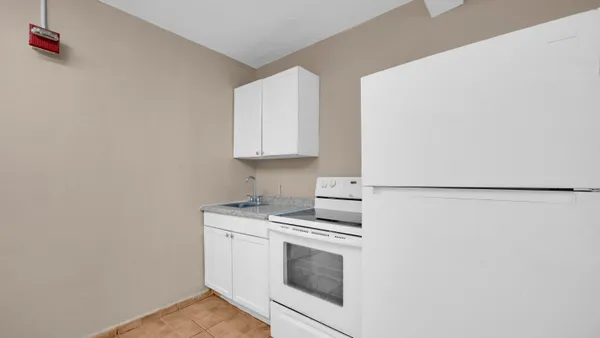 $1,700 | 420 Northwest 10th Street, Unit 15, Miami, FL 33136