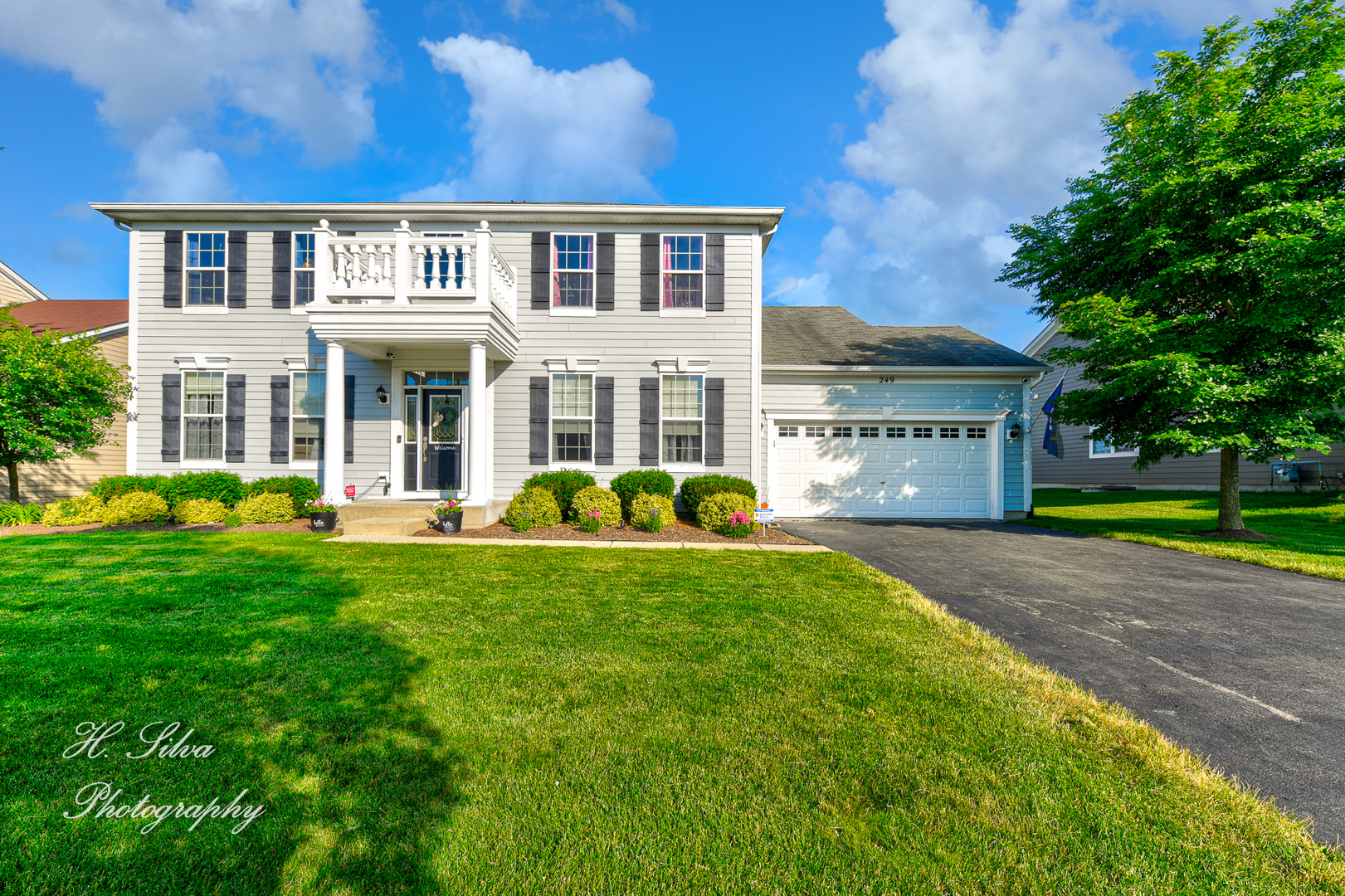 a view of a house with a yard and plants