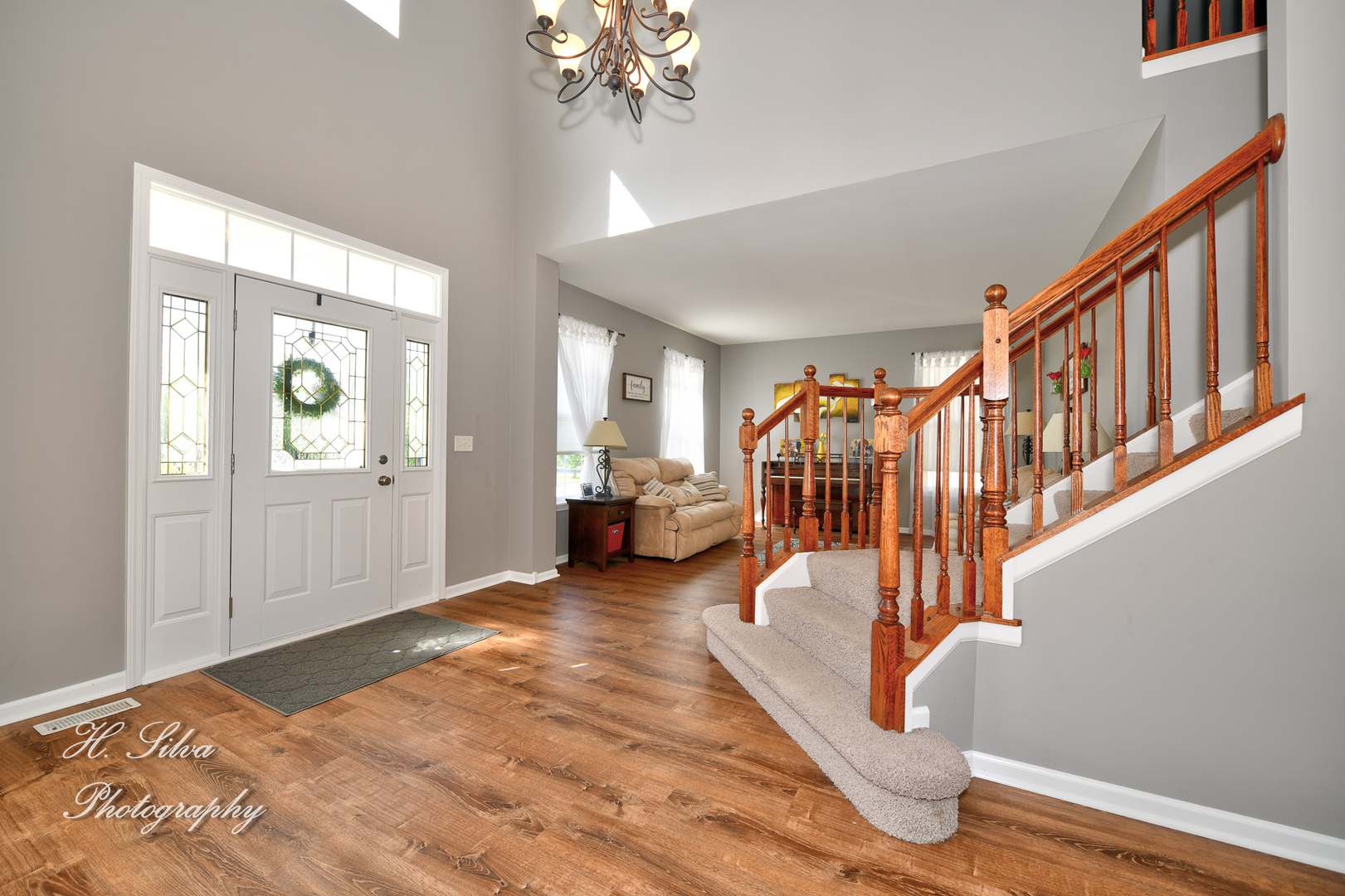 249 Sonora Drive Elgin, IL 60124 - Photo 16 of 42 a view of entryway livingroom and hall with wooden floor