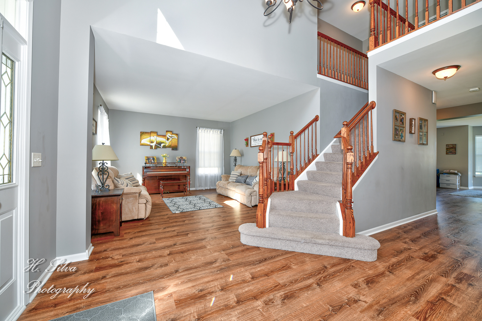 249 Sonora Drive Elgin, IL 60124 - Photo 2 of 42 a view of entryway and hall