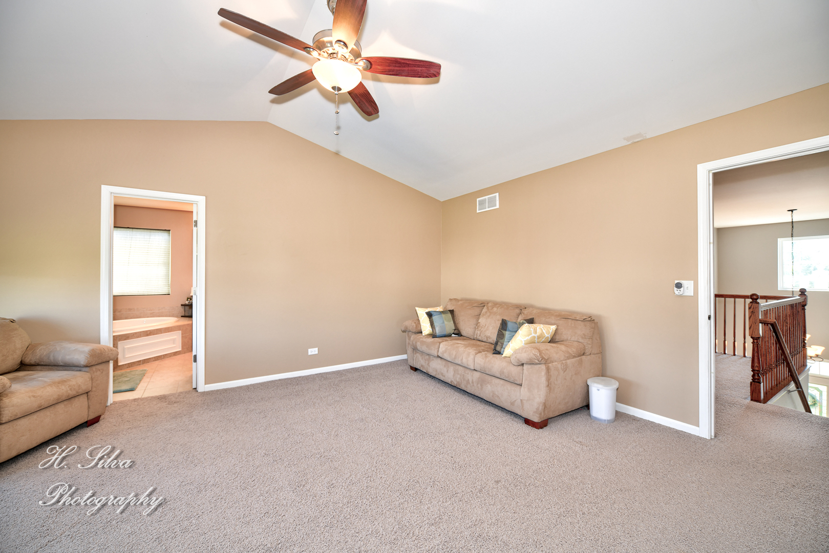 249 Sonora Drive Elgin, IL 60124 - Photo 21 of 42 a living room with furniture and a ceiling fan