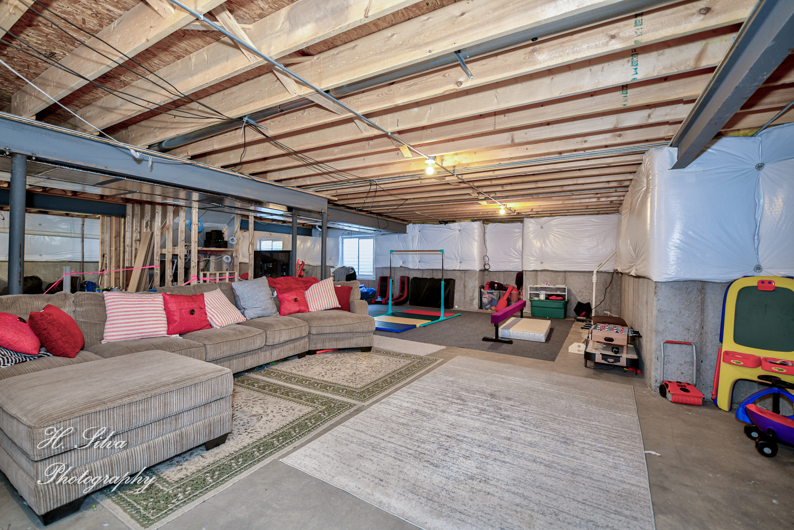 249 Sonora Drive Elgin, IL 60124 - Photo 30 of 42 a living room with furniture and a wooden floor
