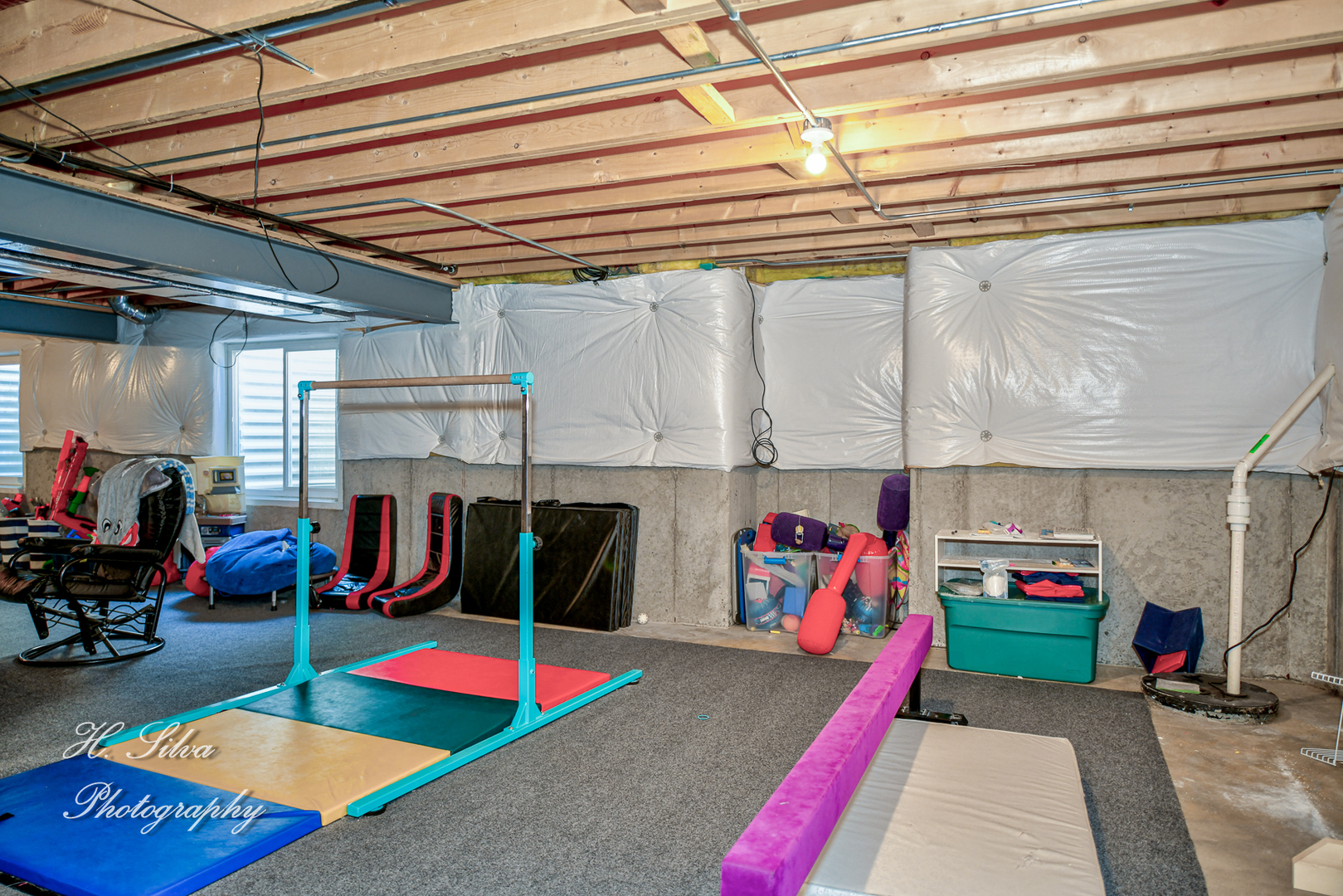 249 Sonora Drive Elgin, IL 60124 - Photo 34 of 42 a living room with furniture and a dining table