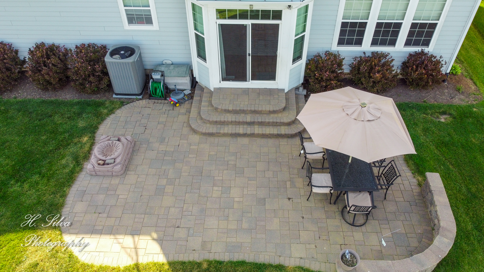 249 Sonora Drive Elgin, IL 60124 - Photo 40 of 42 a backyard of a house with seating space