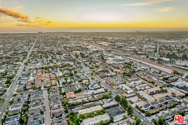 $6,500 | 2336 Elden Avenue, Unit D, Costa Mesa, CA 92627