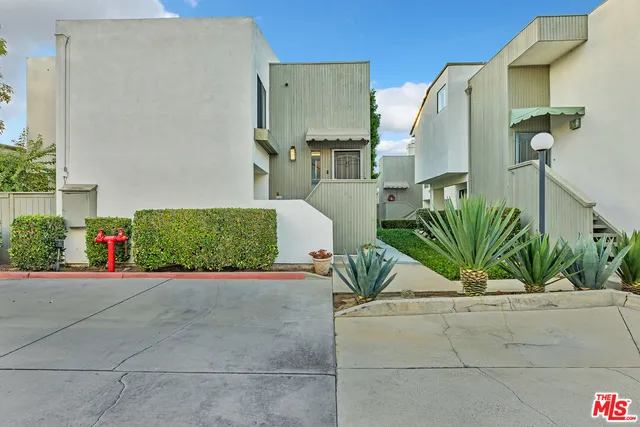 $6,500 | 2336 Elden Avenue, Unit D, Costa Mesa, CA 92627