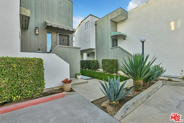 $6,500 | 2336 Elden Avenue, Unit D, Costa Mesa, CA 92627