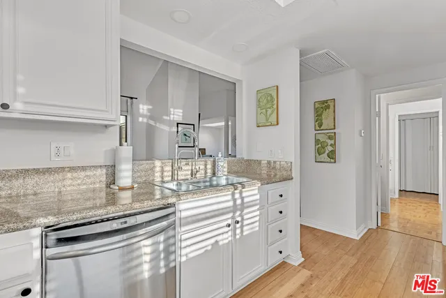 $6,500 | 2336 Elden Avenue, Unit D, Costa Mesa, CA 92627