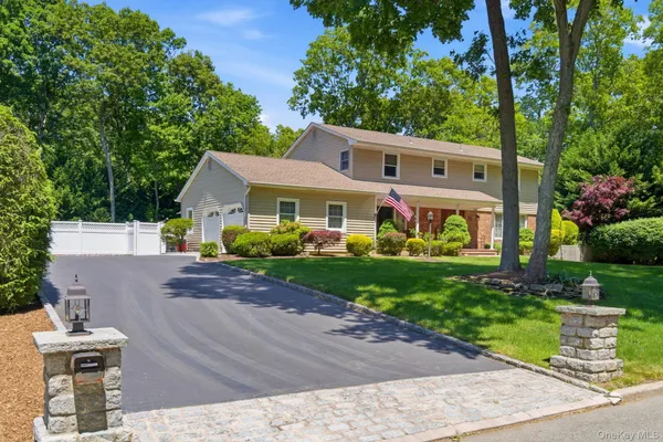 $999,000 | 1 Regal Court, St. James, NY 11780