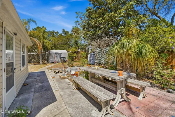 a view of a back yard of the house